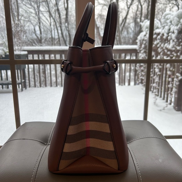 Authentic Burberry Banner Tote Bag - Picture 2 of 9